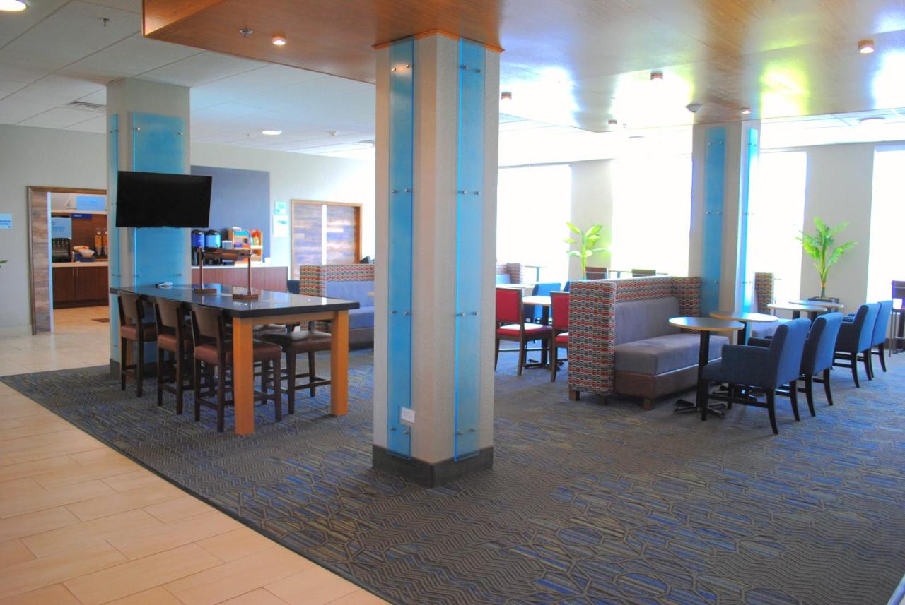  | Holiday Inn Express & Suites Columbia City