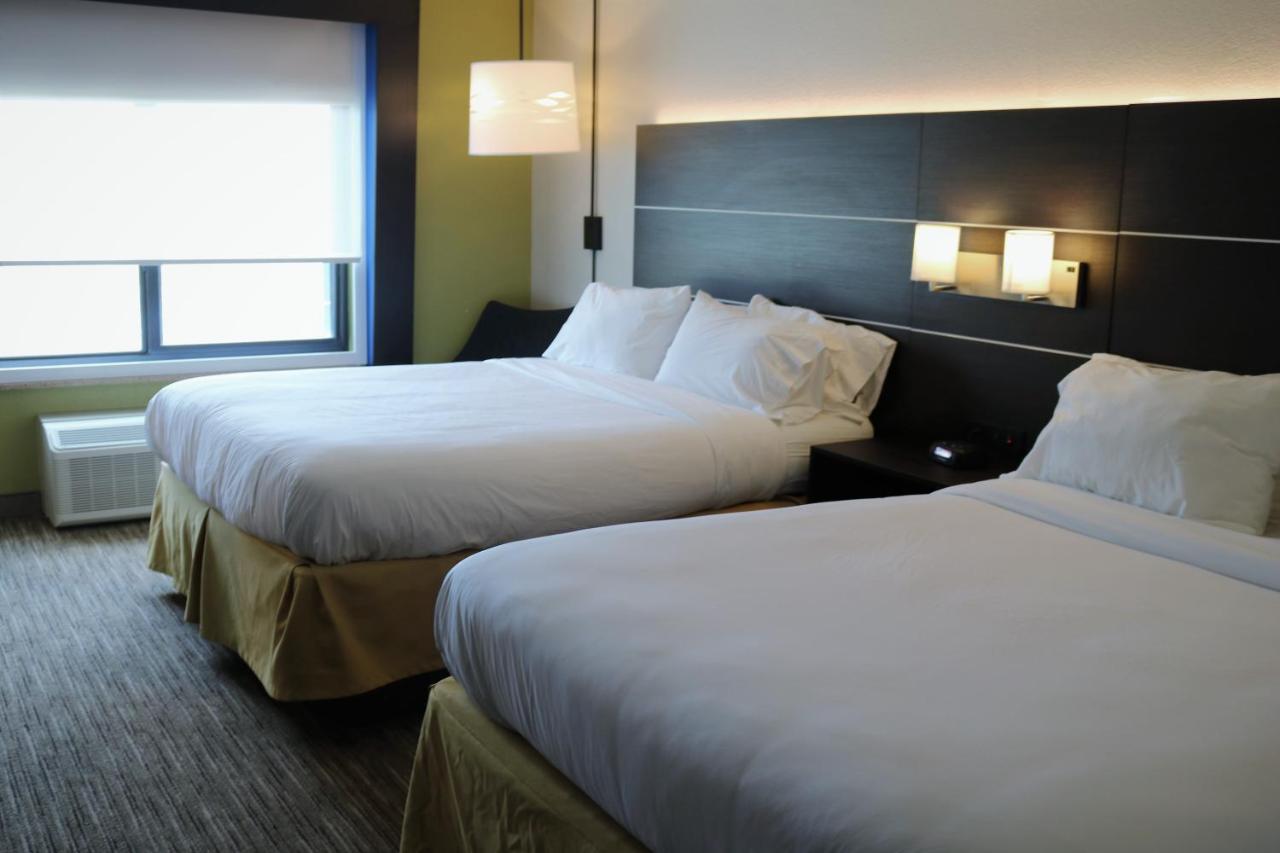 Queen Room with Two Queen Beds at Holiday Inn Express & Suites Exmore - Eastern Shore by IHG