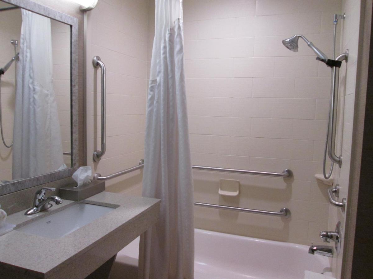 King Room - Mobility Access/Hearing Accessible at Holiday Inn Express Cloverdale - (Greencastle) by IHG