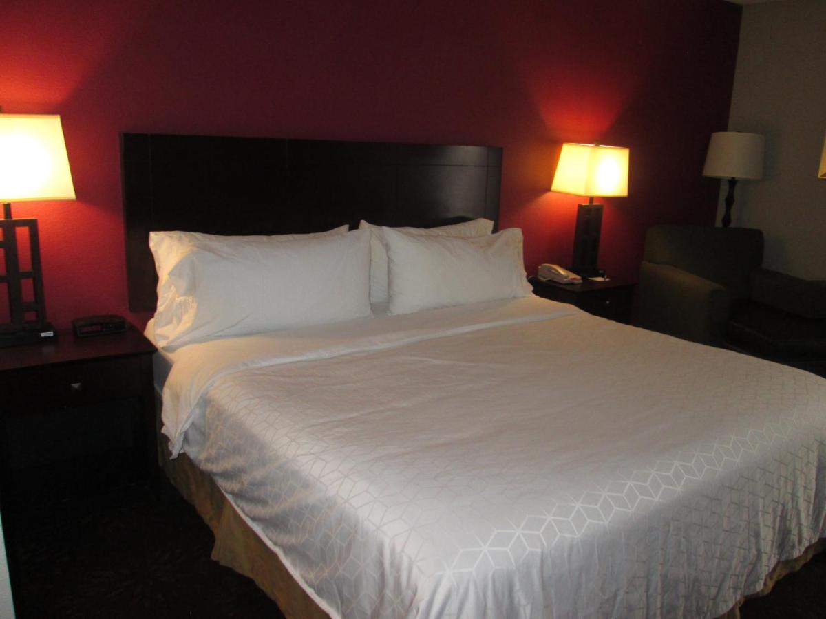 Deluxe King Room - Non-Smoking at Holiday Inn Express Cloverdale - (Greencastle) by IHG
