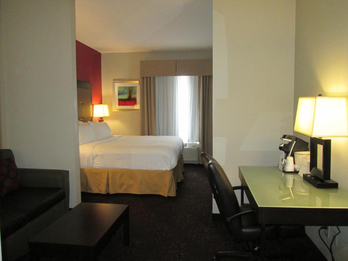 King Suite - Non-Smoking at Holiday Inn Express Cloverdale - (Greencastle) by IHG