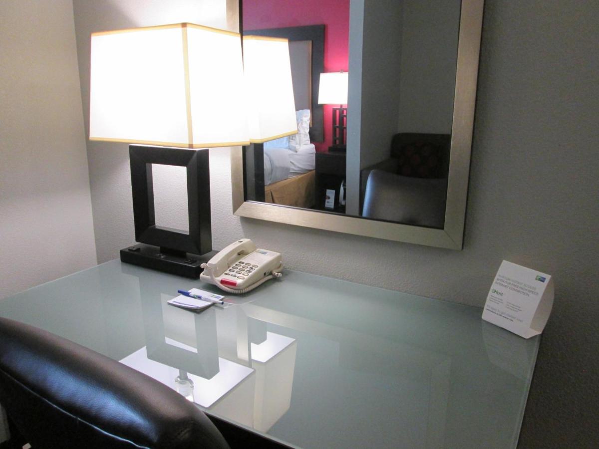 King Suite - Non-Smoking at Holiday Inn Express Cloverdale - (Greencastle) by IHG