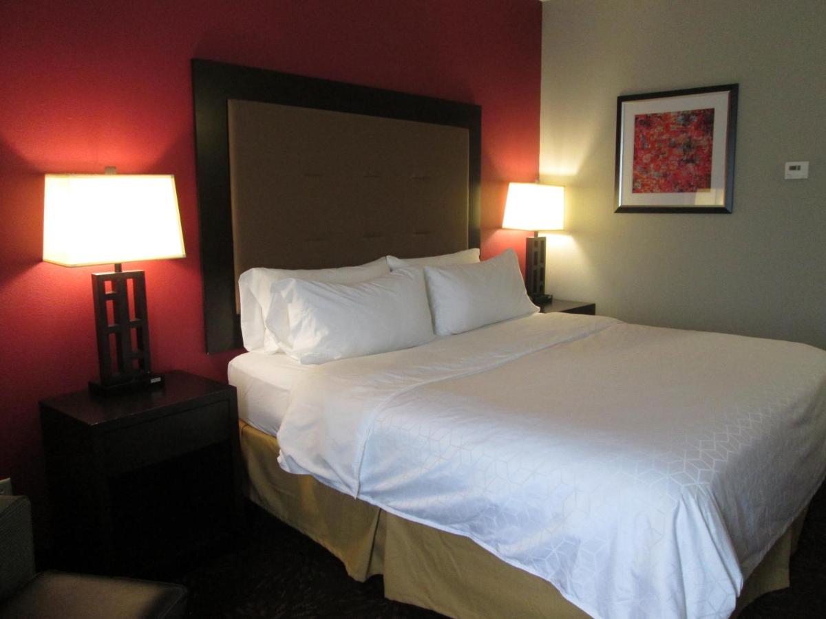 King Room - Mobility Access/Hearing Accessible at Holiday Inn Express Cloverdale - (Greencastle) by IHG