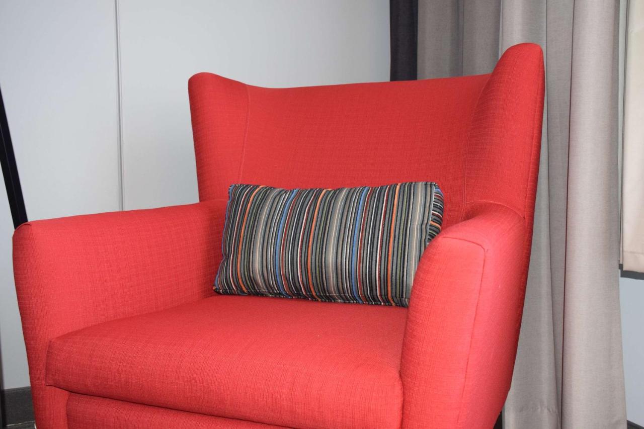 One-Bedroom Suite with Queen Bed and Bathtub - Disablity Access/Non-Smoking at Country Inn & Suites by Radisson, Bloomington at Mall of America, MN