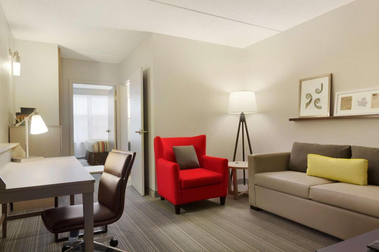 One-Bedroom Suite with Queen Bed and Bathtub - Disablity Access/Non-Smoking at Country Inn & Suites by Radisson, Bloomington at Mall of America, MN