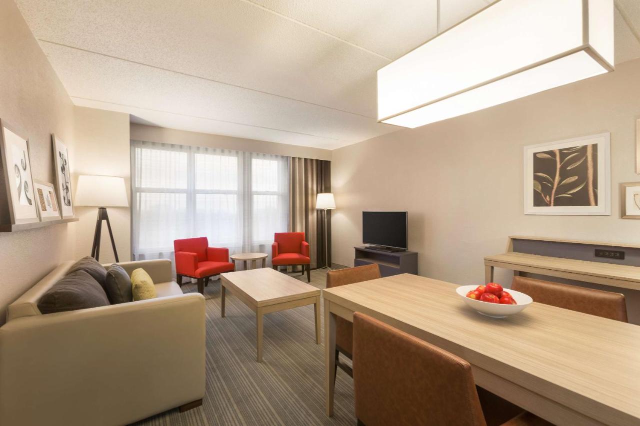 Business King Suite at Country Inn & Suites by Radisson, Bloomington at Mall of America, MN