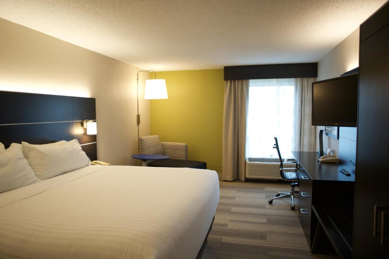 King Suite with Sofa Bed - Non-Smoking at Holiday Inn Express Atlanta W/ I-20/ Douglasville by IHG