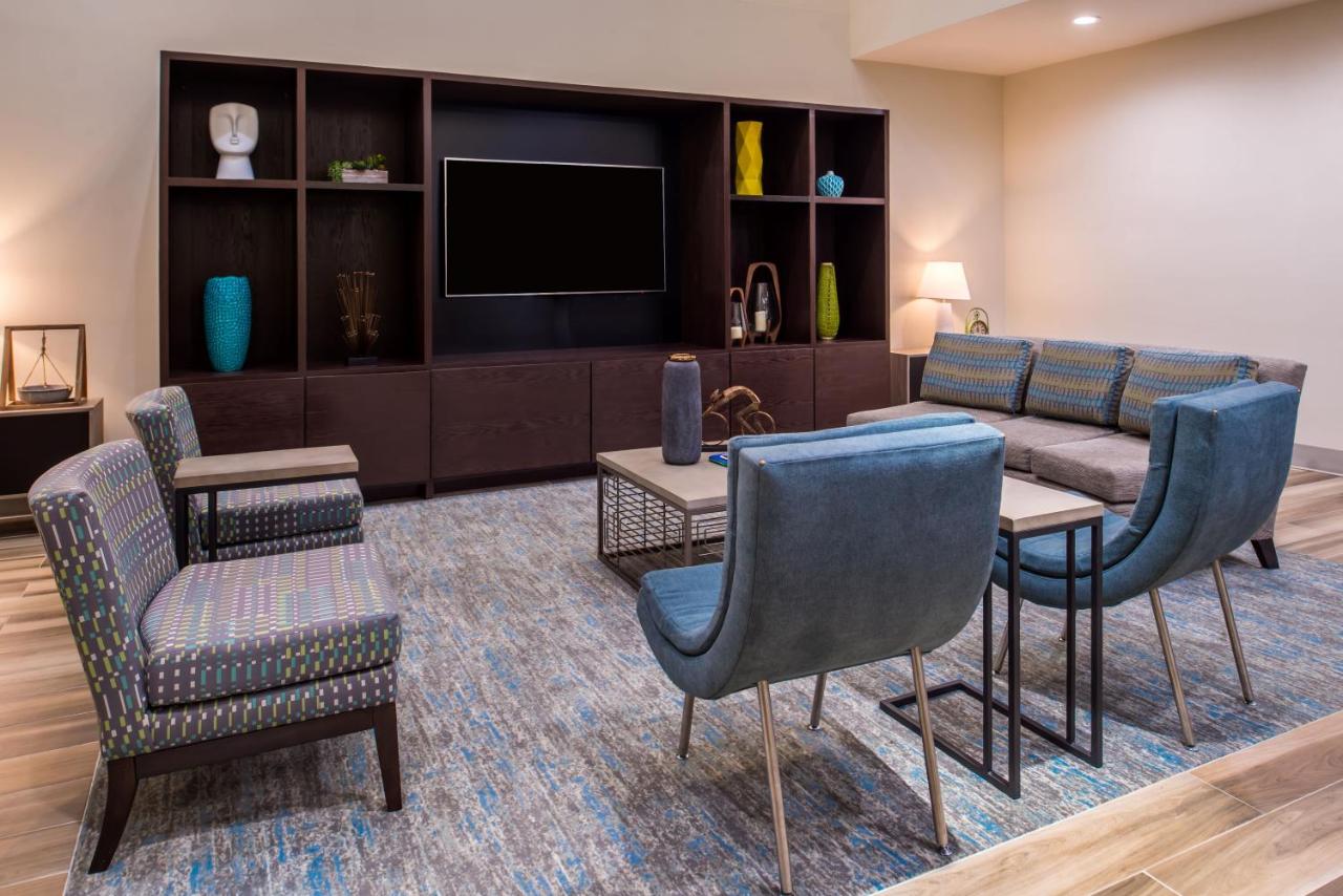  | Holiday Inn & Suites Dallas-Addison