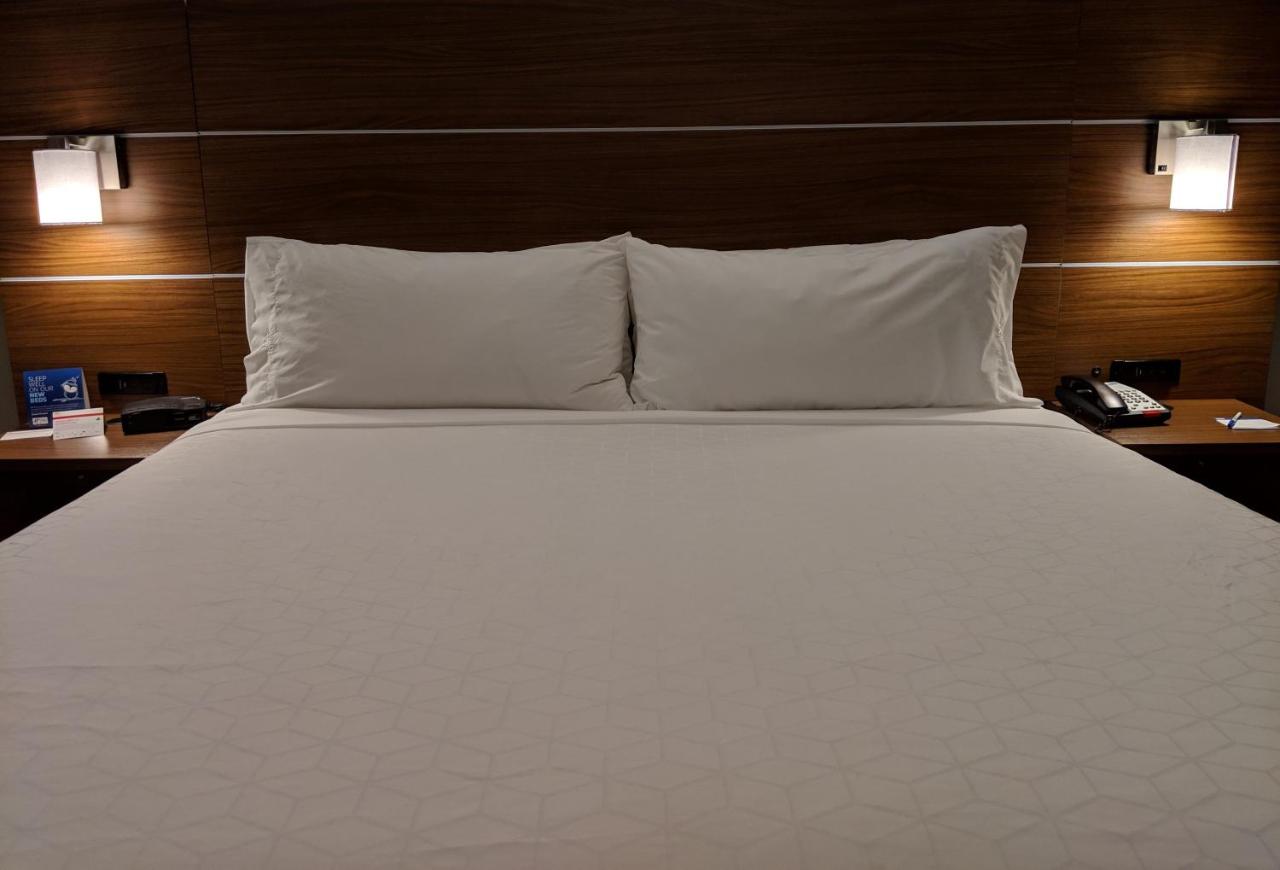 Standard King Room - Non-Smoking at Holiday Inn Express & Suites Claypool Hill (Richlands Area) by IHG