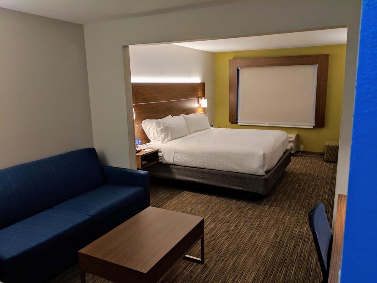 King Suite - Non-Smoking at Holiday Inn Express & Suites Claypool Hill (Richlands Area) by IHG