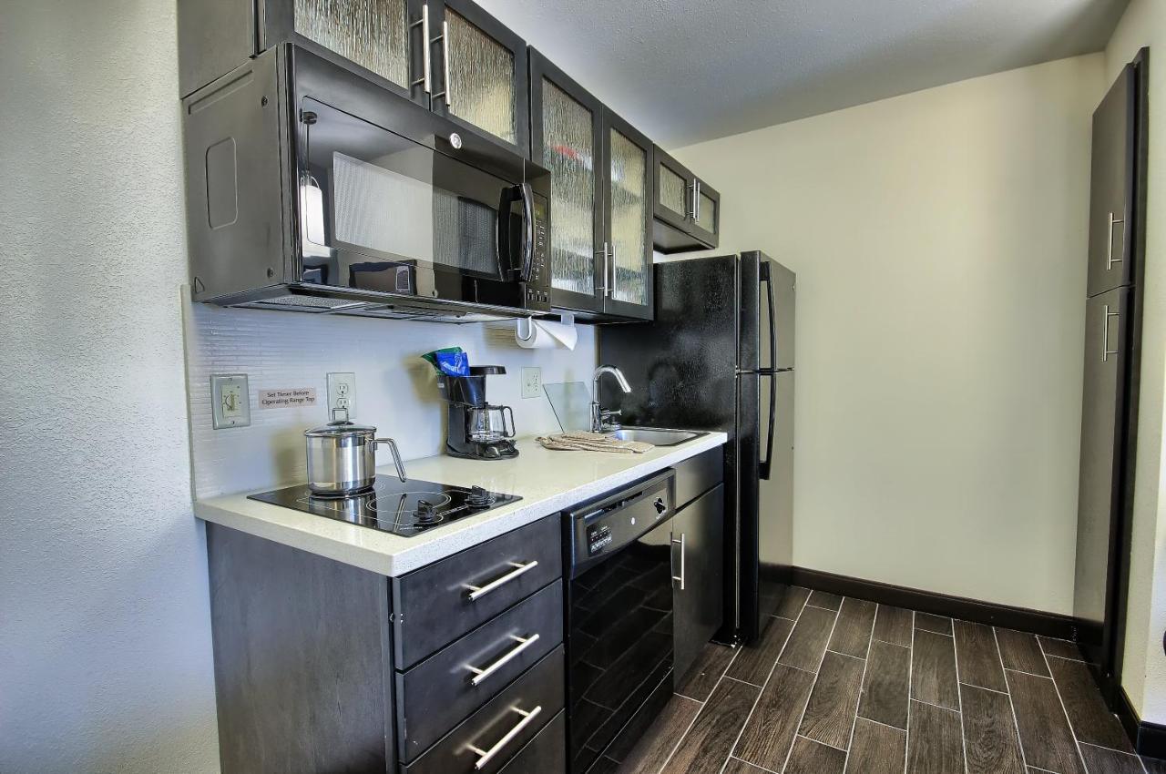 Queen Room - Hearing Accessible - Non-Smoking at Candlewood Suites Columbus - Grove City, an IHG Hotel