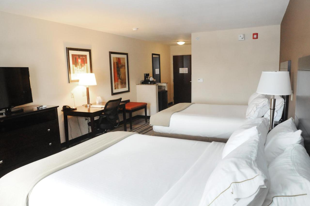Queen Room with Two Queen Beds at Holiday Inn Express & Suites Cambridge by IHG