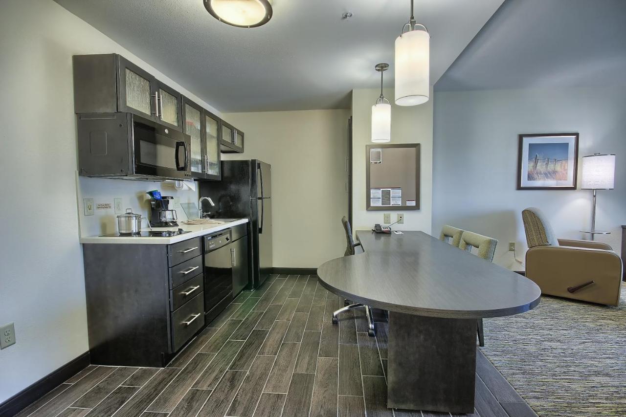 Queen Room - Hearing Accessible - Non-Smoking at Candlewood Suites Columbus - Grove City, an IHG Hotel