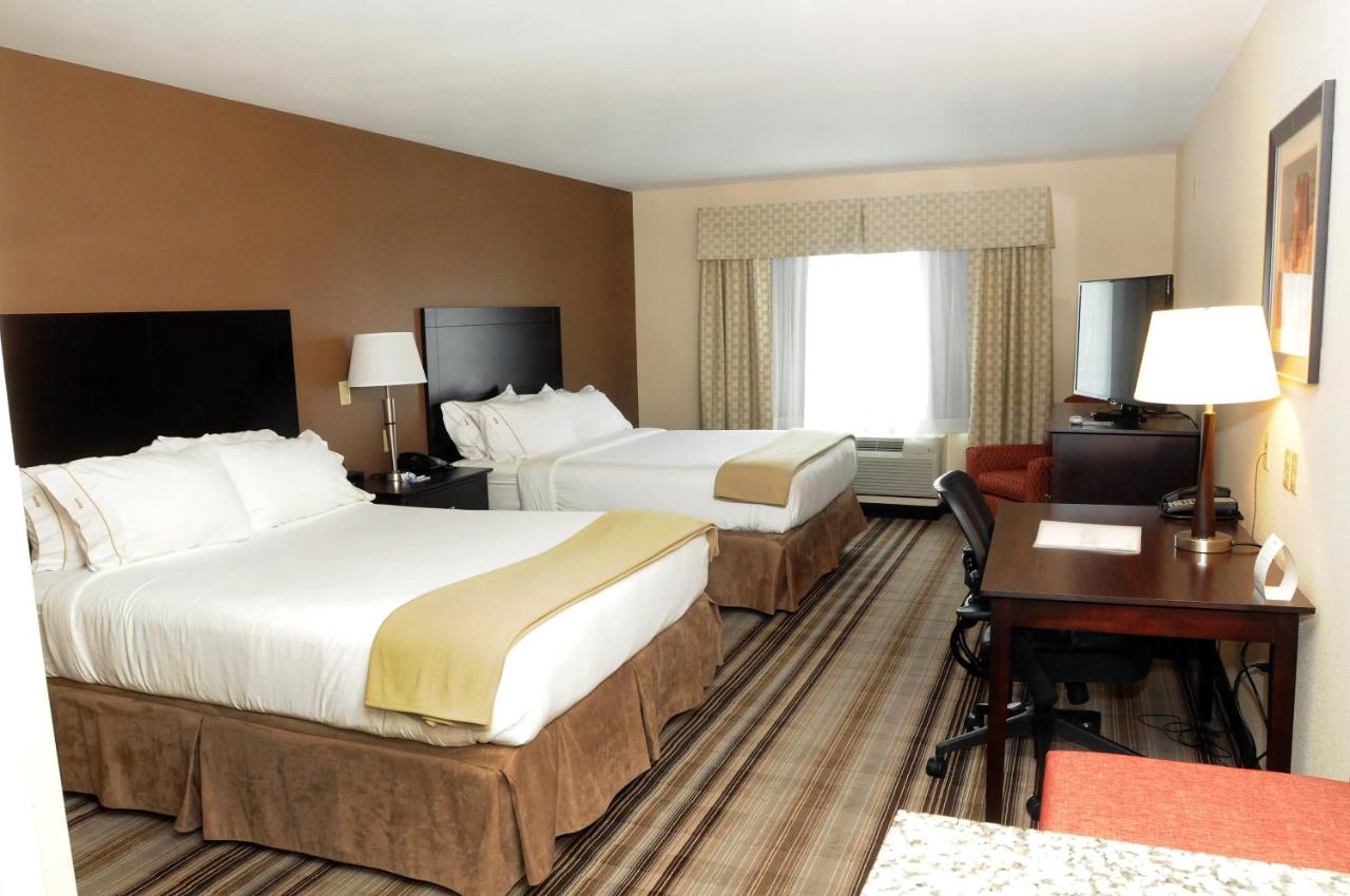 Queen Room with Two Queen Beds - Disability Access at Holiday Inn Express & Suites Cambridge by IHG