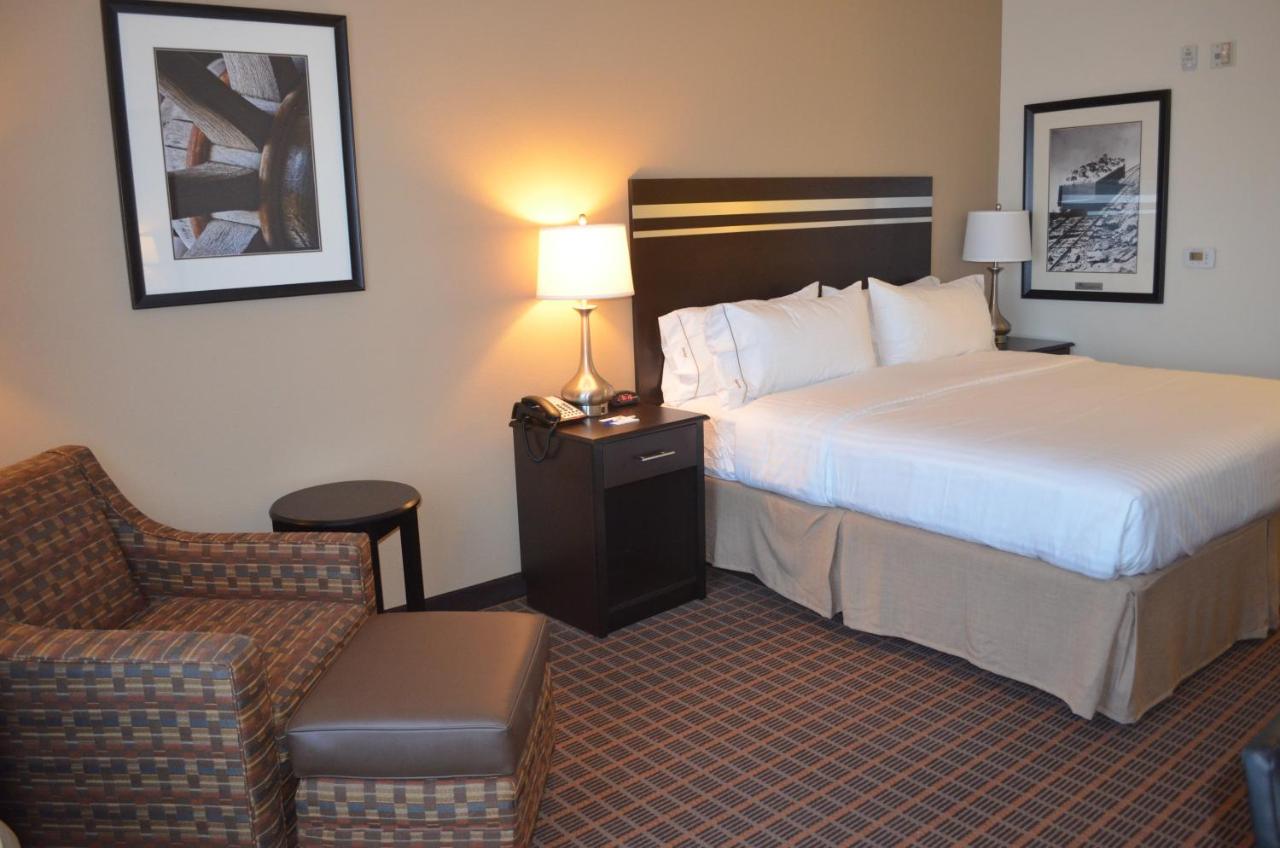 King Room at Holiday Inn Express & Suites Golden - Denver Area by IHG