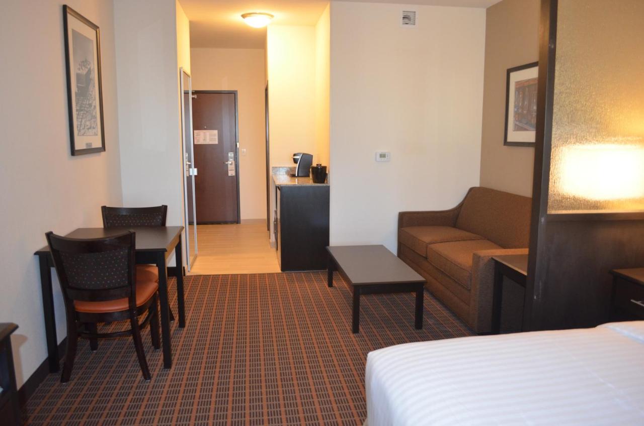 King Suite at Holiday Inn Express & Suites Golden - Denver Area by IHG