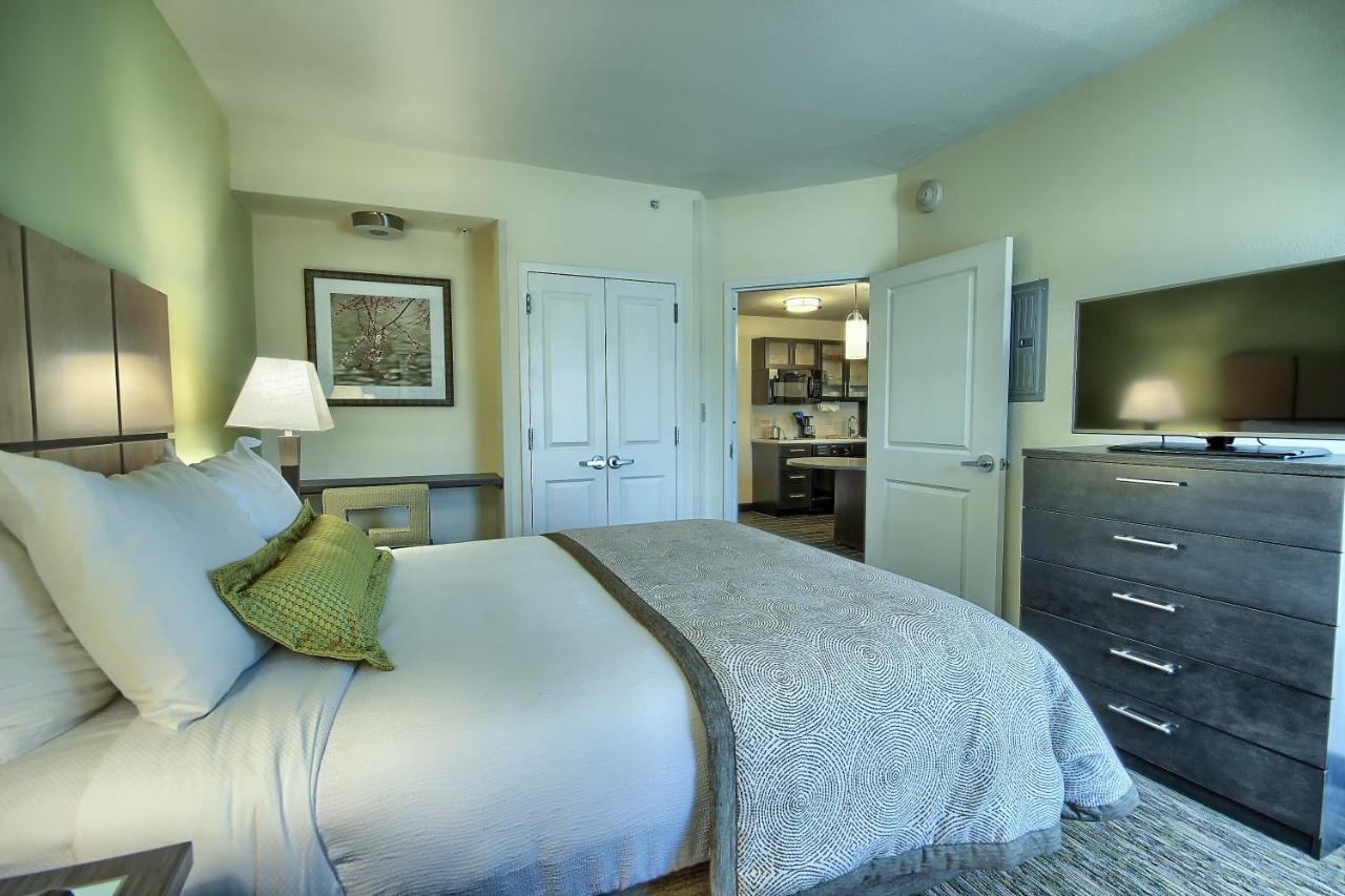 Queen Room - Hearing Accessible - Non-Smoking at Candlewood Suites Columbus - Grove City, an IHG Hotel