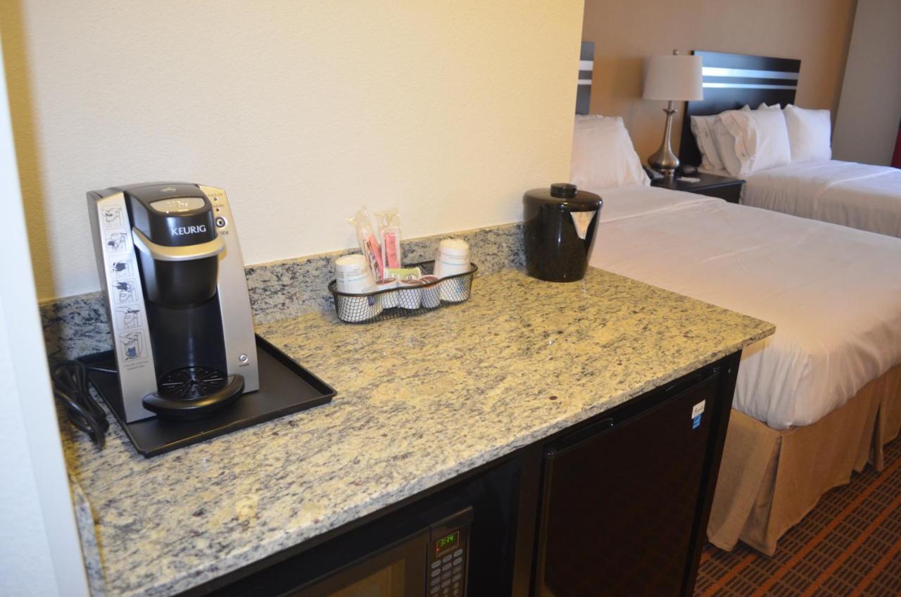 Twin Room - Disability Access at Holiday Inn Express & Suites Golden - Denver Area by IHG