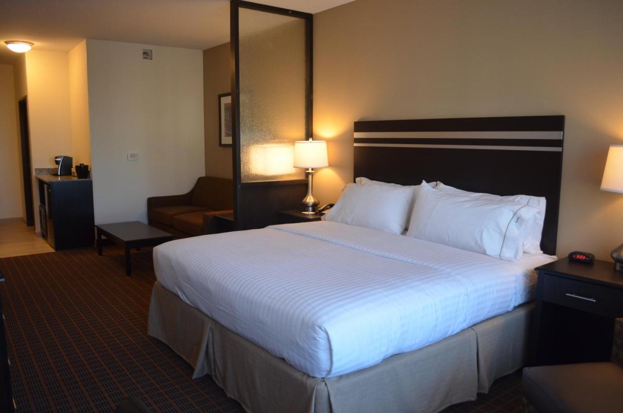 King Suite at Holiday Inn Express & Suites Golden - Denver Area by IHG