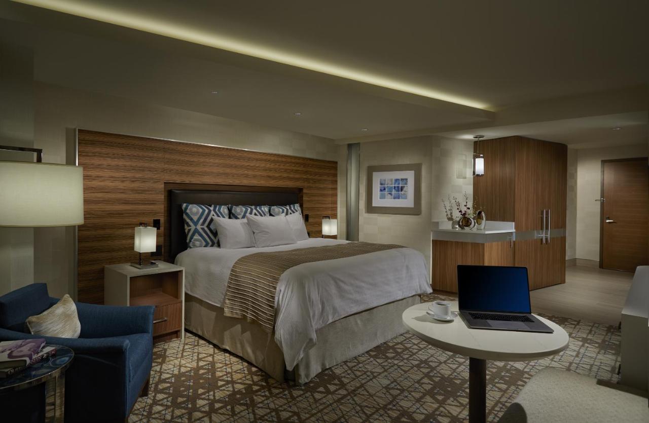 East Tower Deluxe King at Seminole Hard Rock Hotel & Casino Tampa