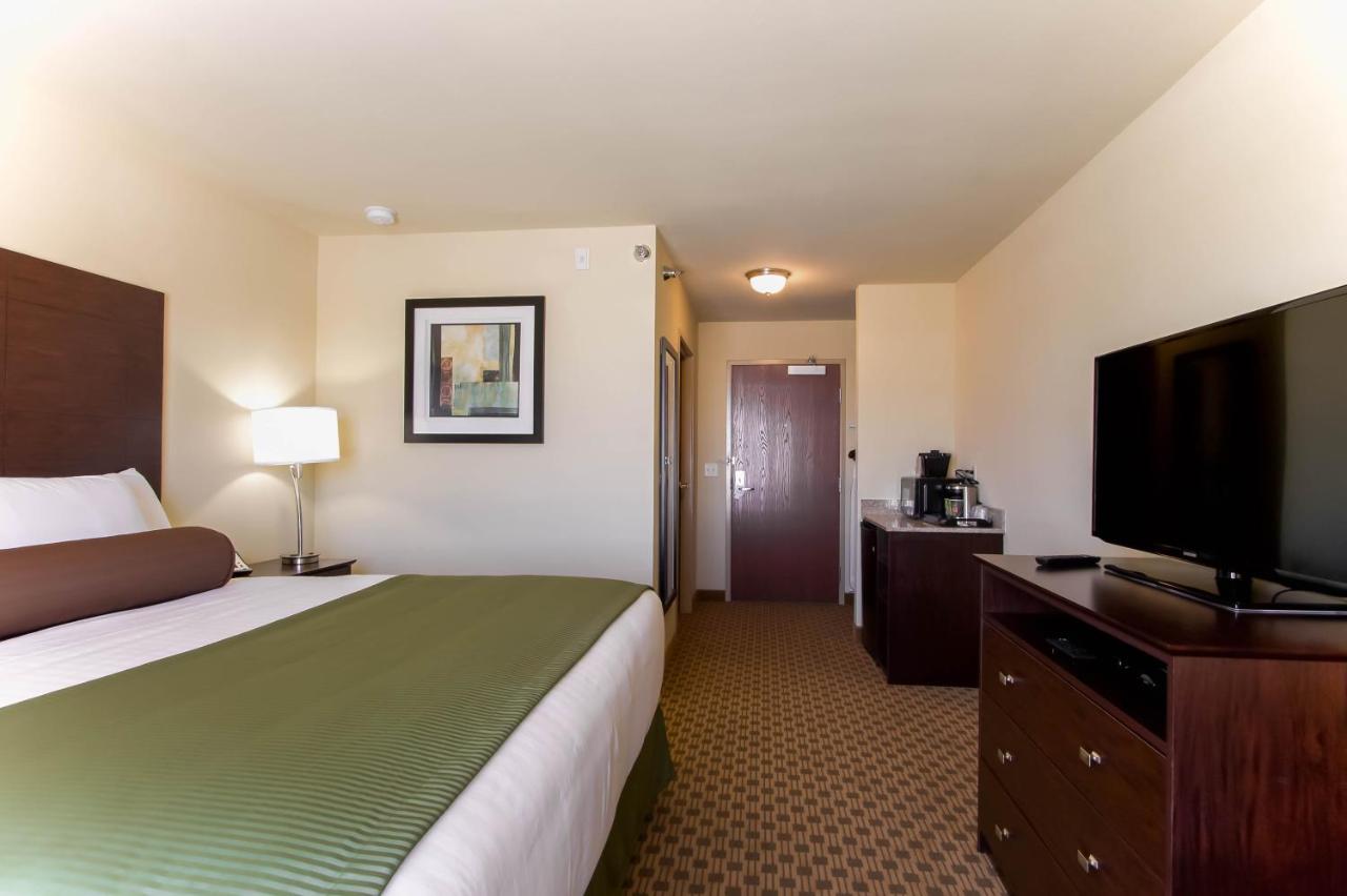King Room at Cobblestone Inn & Suites - Eads