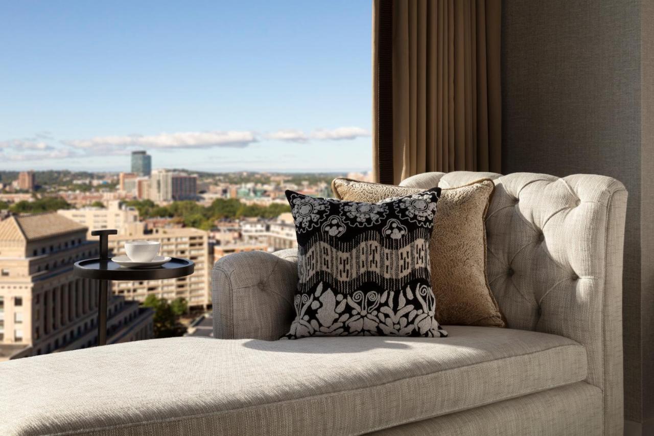 Deluxe King Room - Accessible at Four Seasons Hotel One Dalton Street, Boston