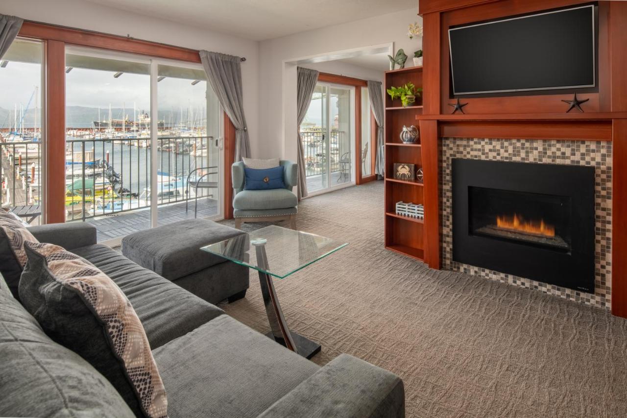 King Suite with Balcony (no pets allowed) at Astoria Riverwalk Inn