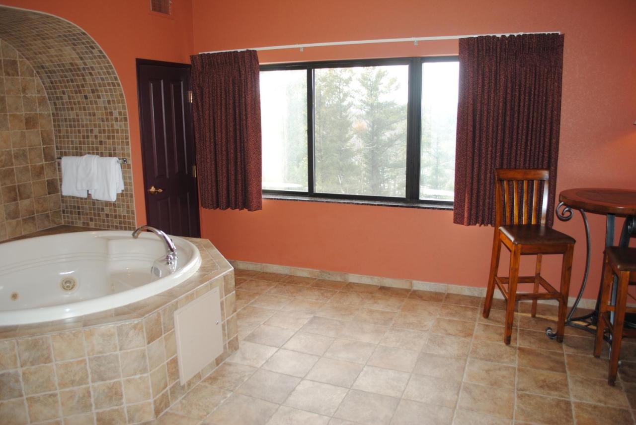 Two-Bedroom Apartment at Wisconsin Dells Area Condominiums