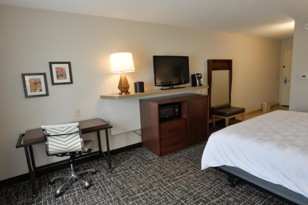 King Room - Mobility Access Tub - Non-Smoking at Holiday Inn Hotel & Suites Minneapolis - Lakeville by IHG