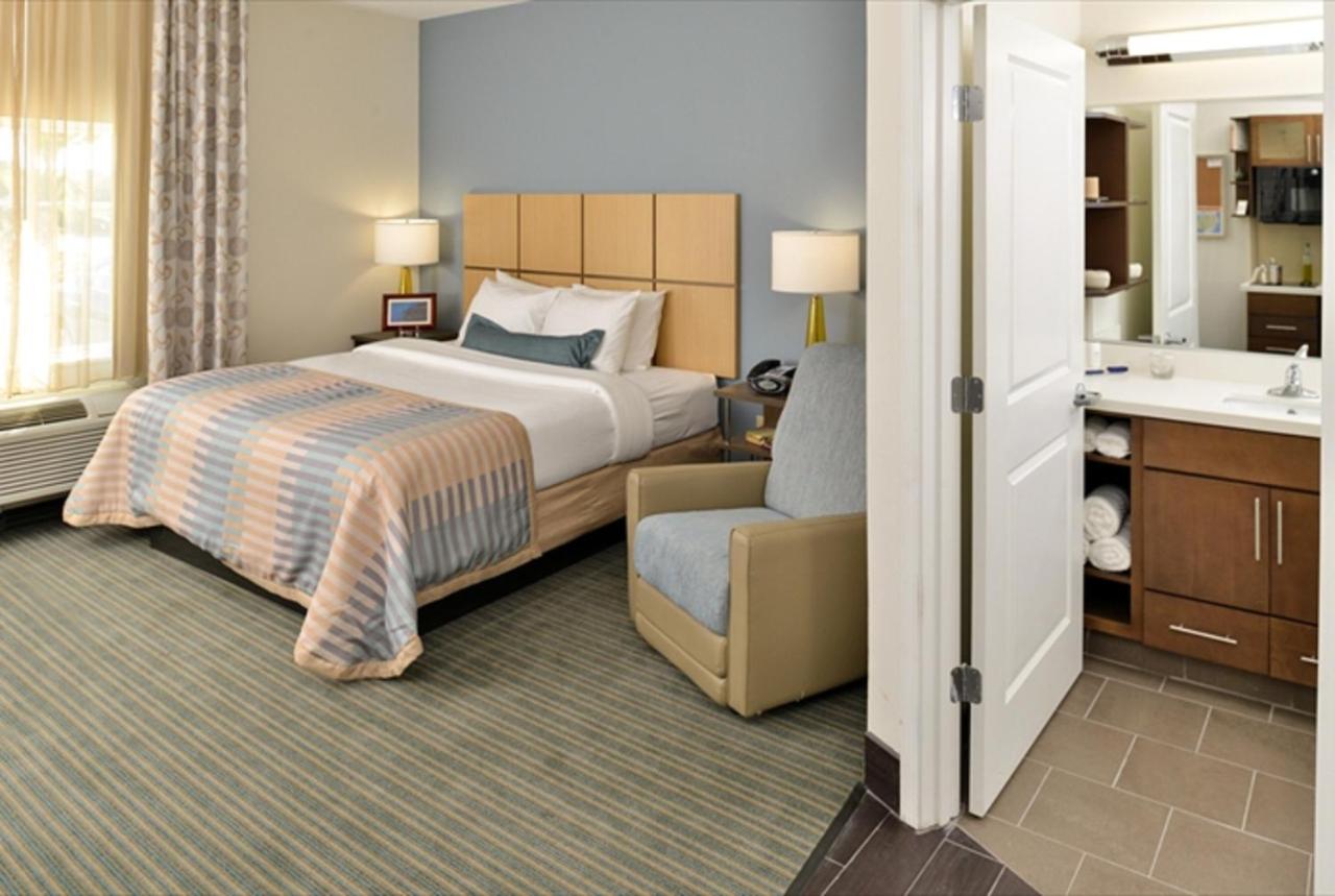 Queen Studio at Candlewood Suites Houma, an IHG Hotel