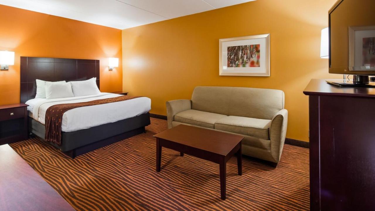 Queen Room - Non-Smoking at Best Western Executive Hotel Of New Haven - West Haven