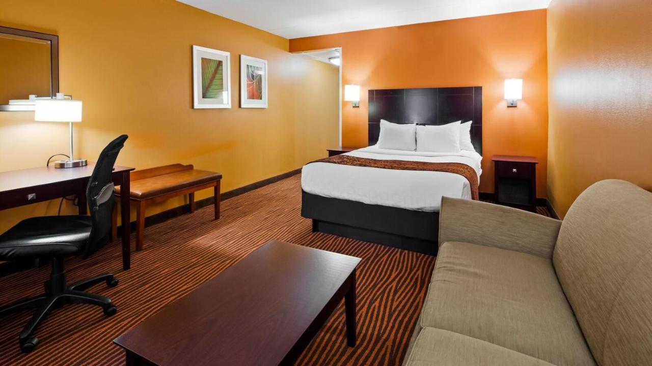 Queen Room - Non-Smoking at Best Western Executive Hotel Of New Haven - West Haven