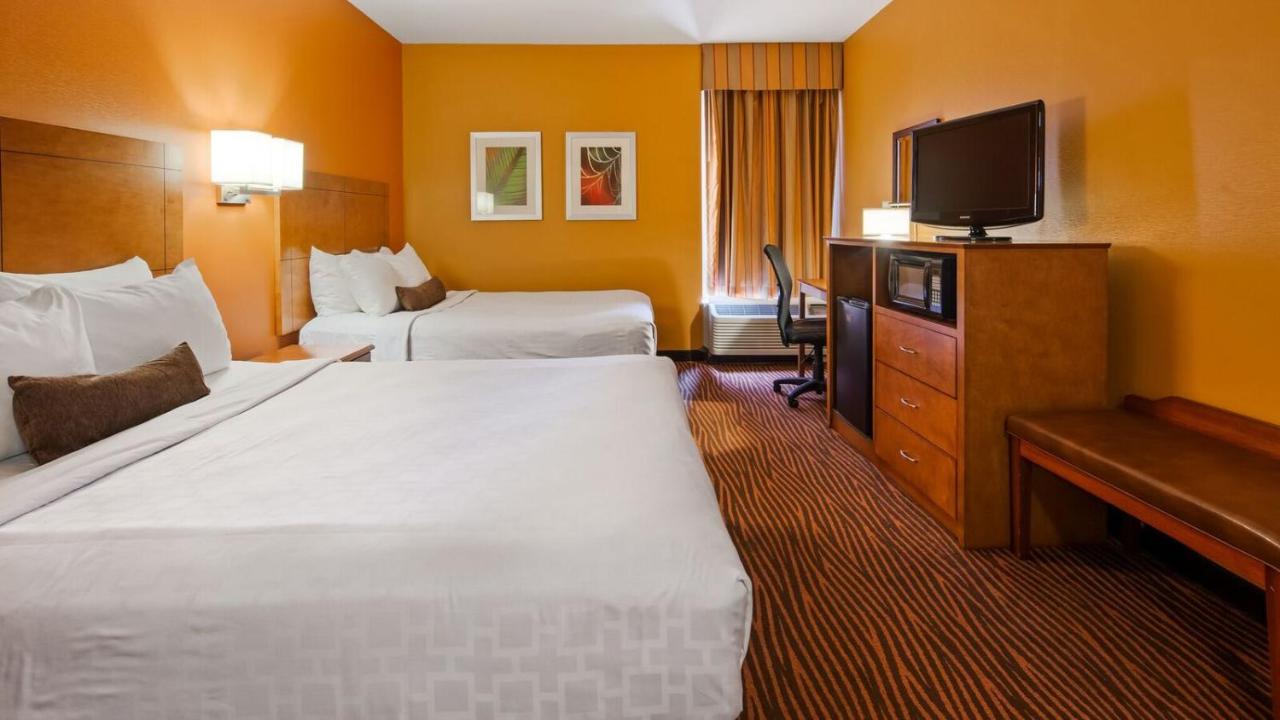 Queen Room with Two Queen Beds - Non-Smoking at Best Western Executive Hotel Of New Haven - West Haven