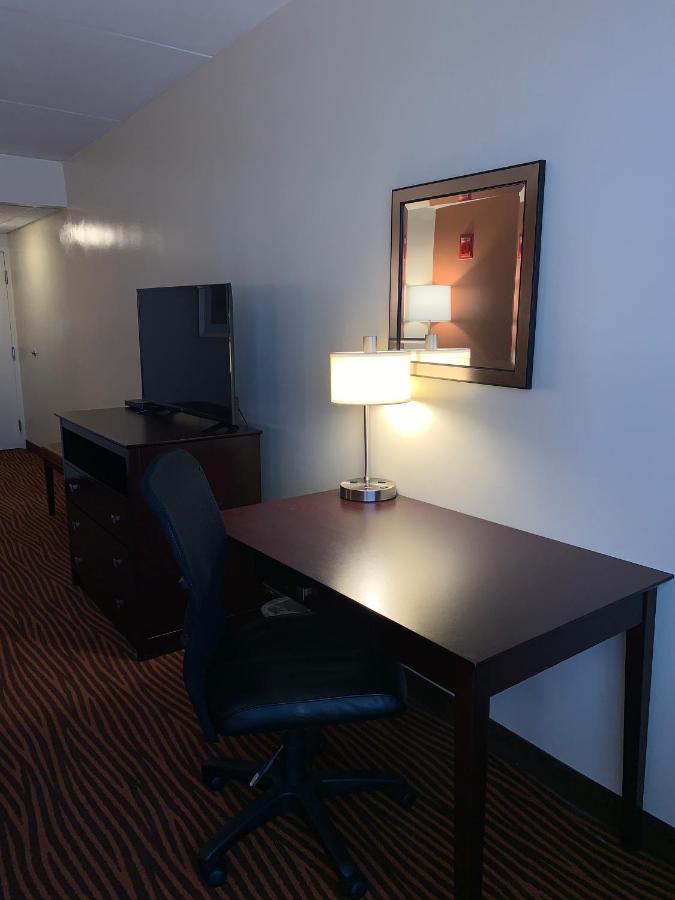 Deluxe King Room - Non-Smoking at Best Western Executive Hotel Of New Haven - West Haven