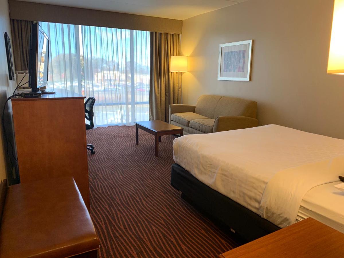 Deluxe Queen Room - Non-Smoking at Best Western Executive Hotel Of New Haven - West Haven