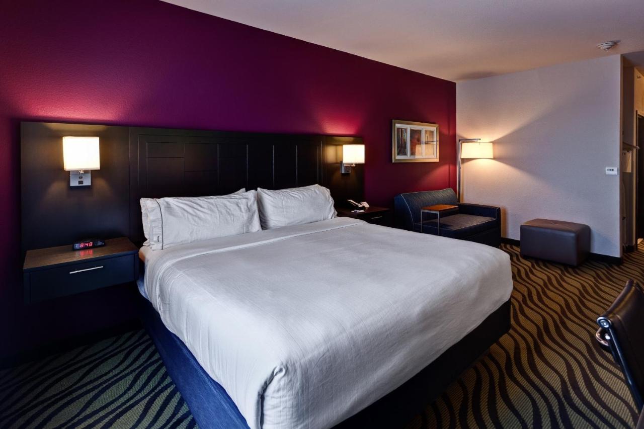 King Room at Holiday Inn Express Hutchinson by IHG