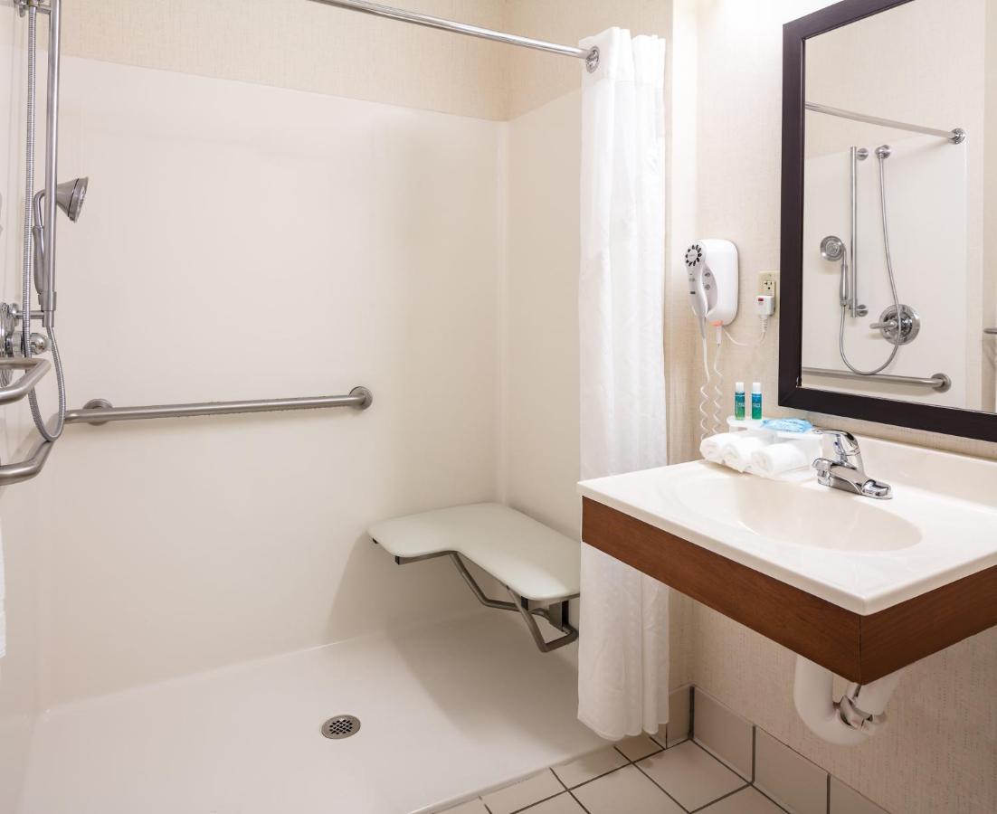 Deluxe Suite - Hearing Accessible - Non-Smoking at Holiday Inn Express Coralville by IHG