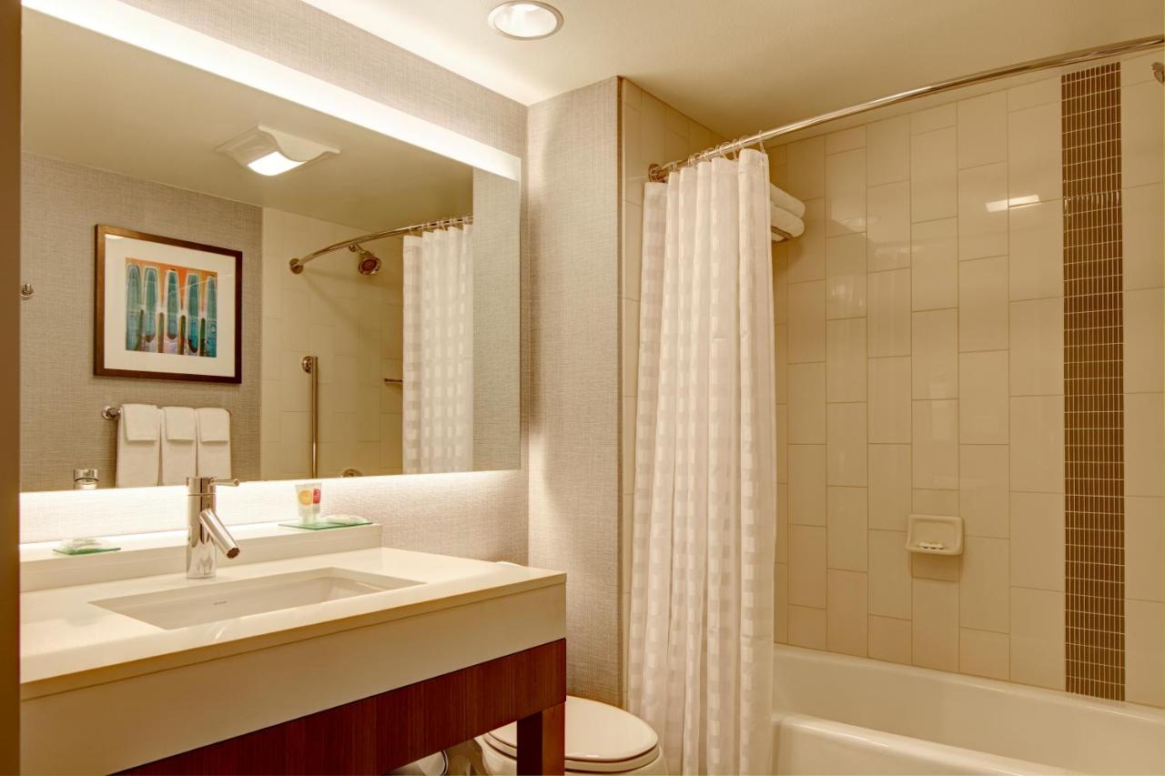 Ada Tub 2 Queen Guestroom, Sofabed at Hyatt Place West Des Moines Jordan Creek