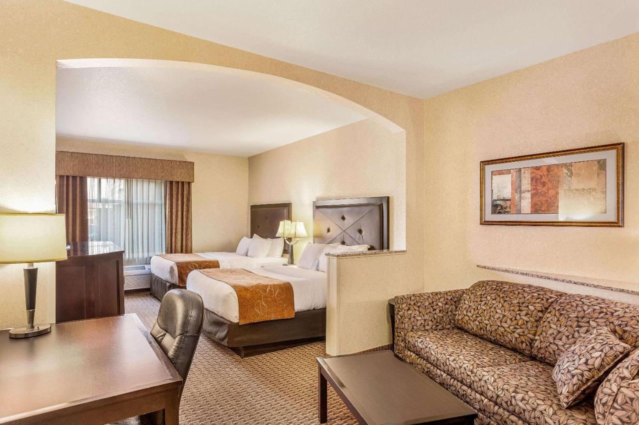 Queen Suite with Two Queen Beds at Comfort Suites Moses Lake