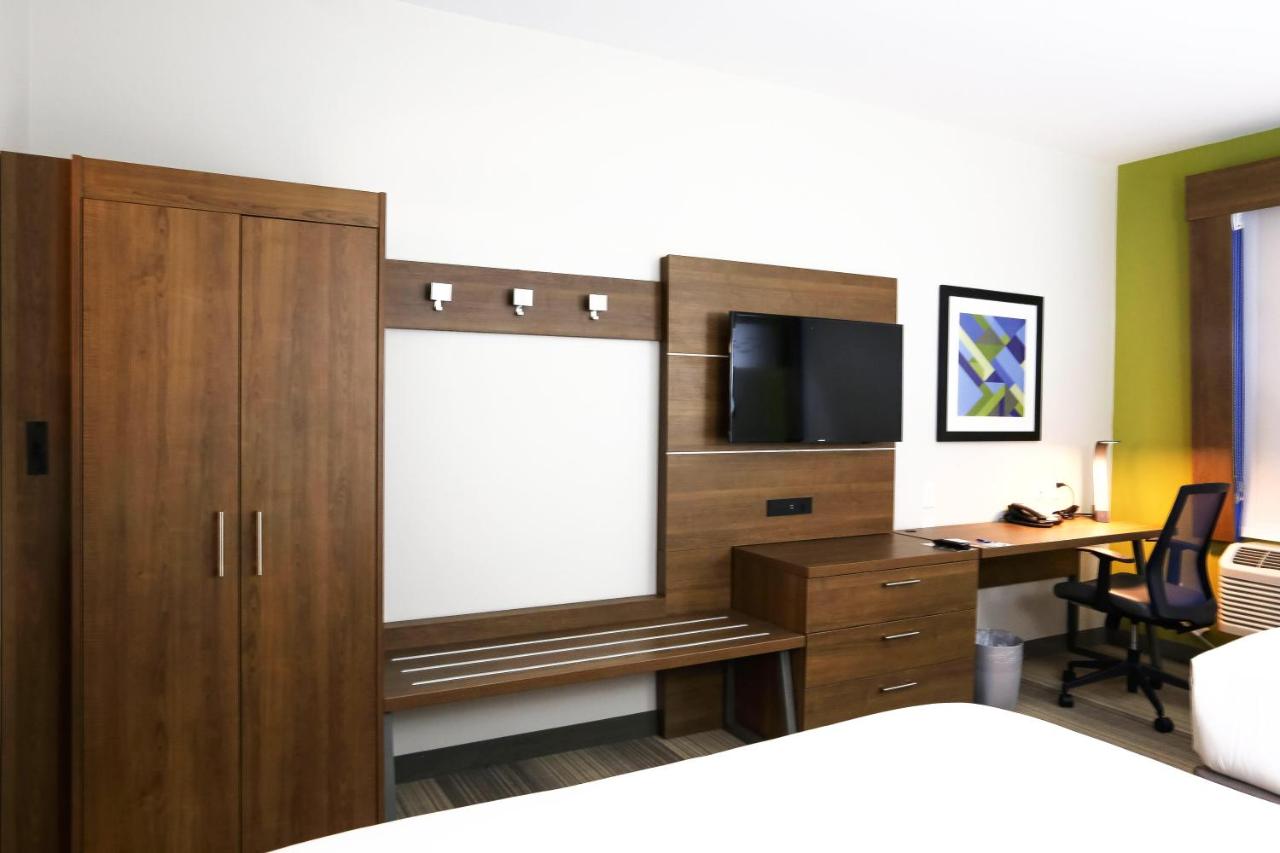 Queen Room with Two Queen Beds - Non-Smoking at Holiday Inn Express & Suites Houston IAH - Beltway 8 by IHG