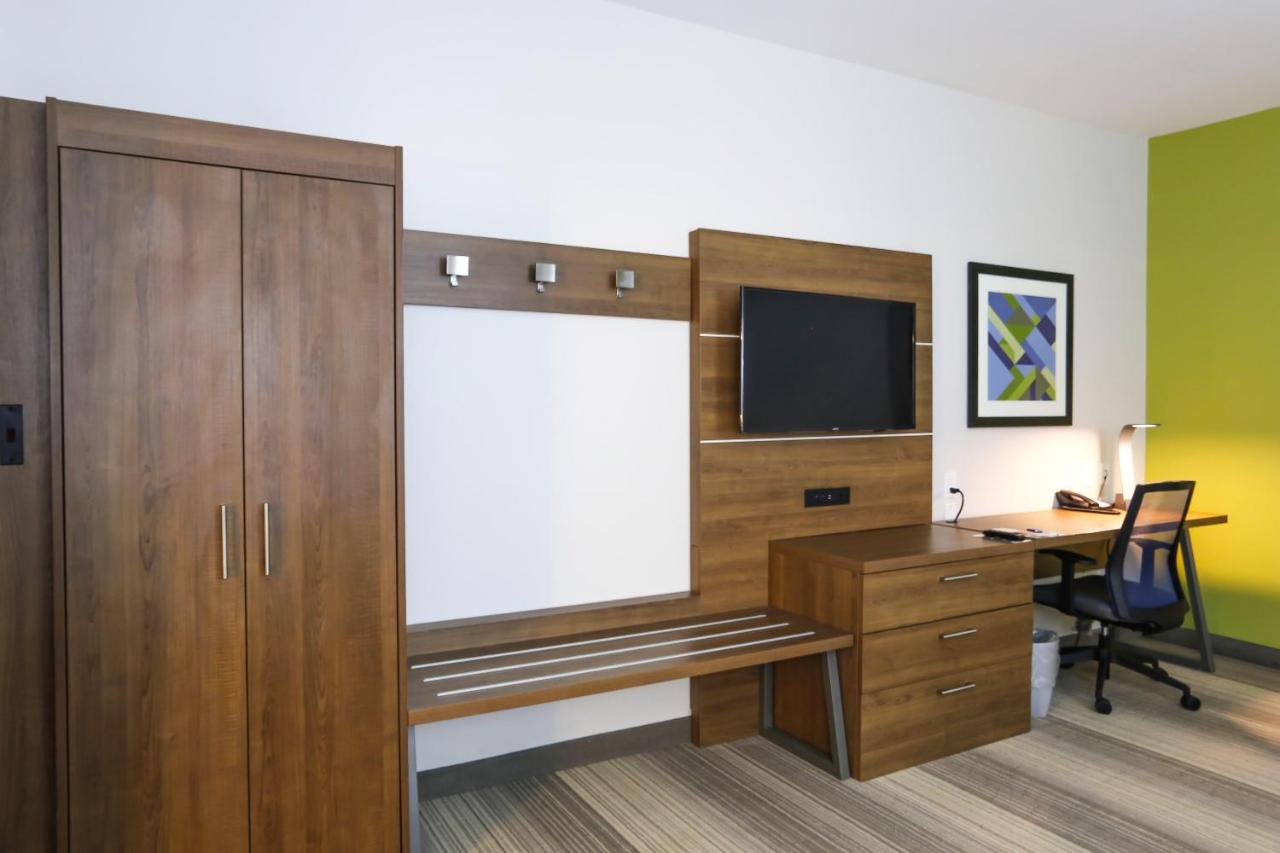 Standard King Room - Non-Smoking at Holiday Inn Express & Suites Houston IAH - Beltway 8 by IHG