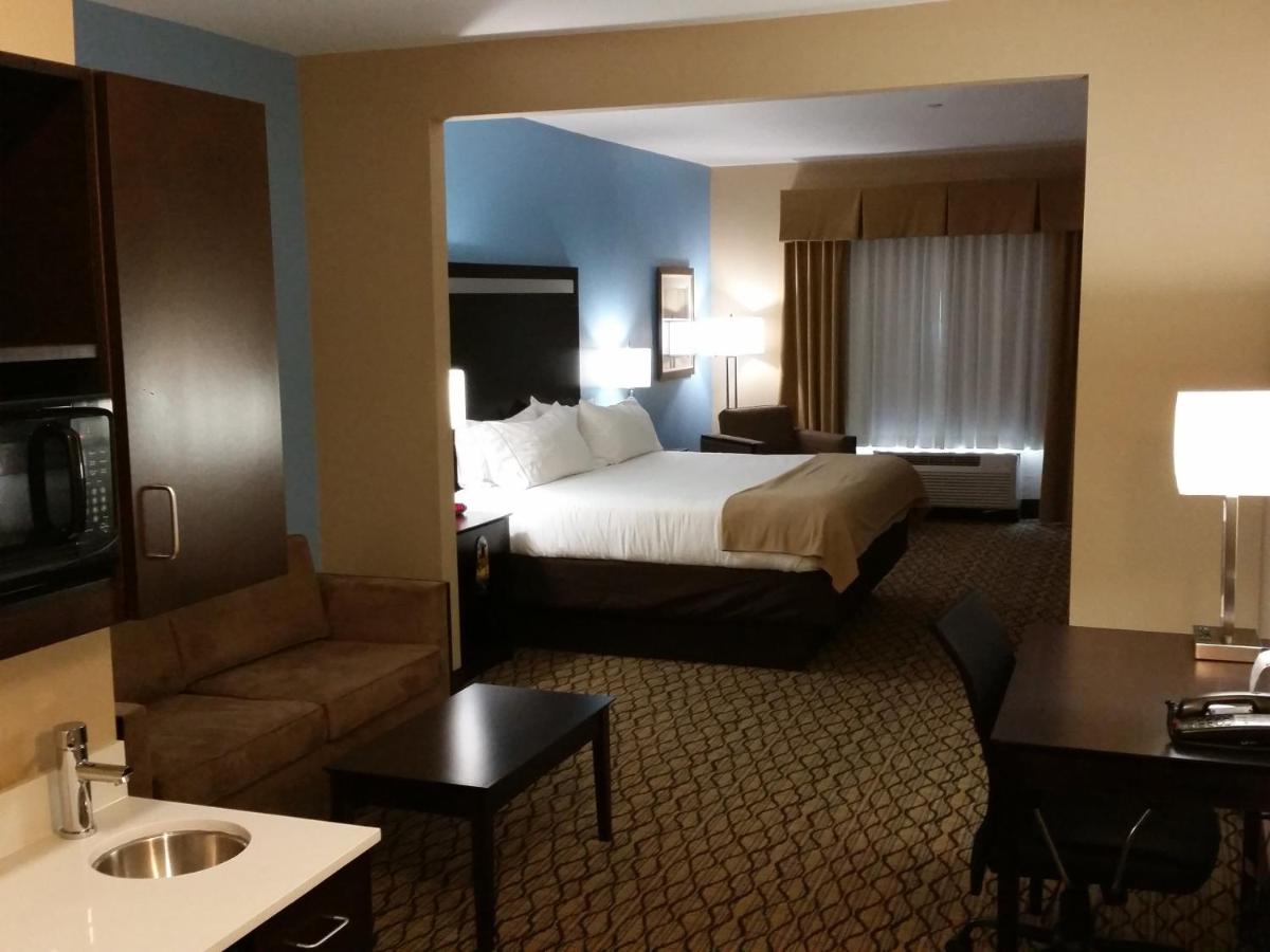 King Suite at Holiday Inn Express & Suites Atascocita - Humble - Kingwood by IHG