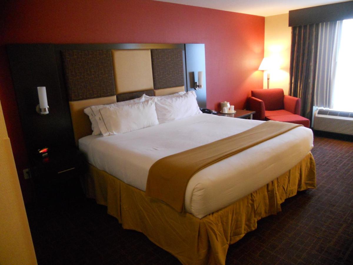 Standard Double or Twin Room at Holiday Inn Express & Suites Greensburg by IHG