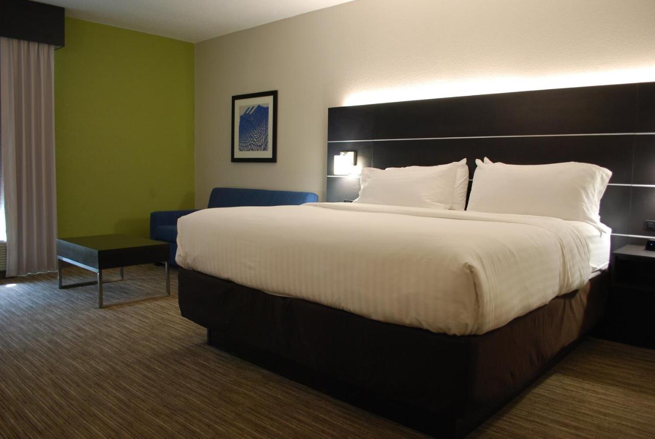 Executive King Room - Non-Smoking at Holiday Inn Express Hotel and Suites Kingsport by IHG
