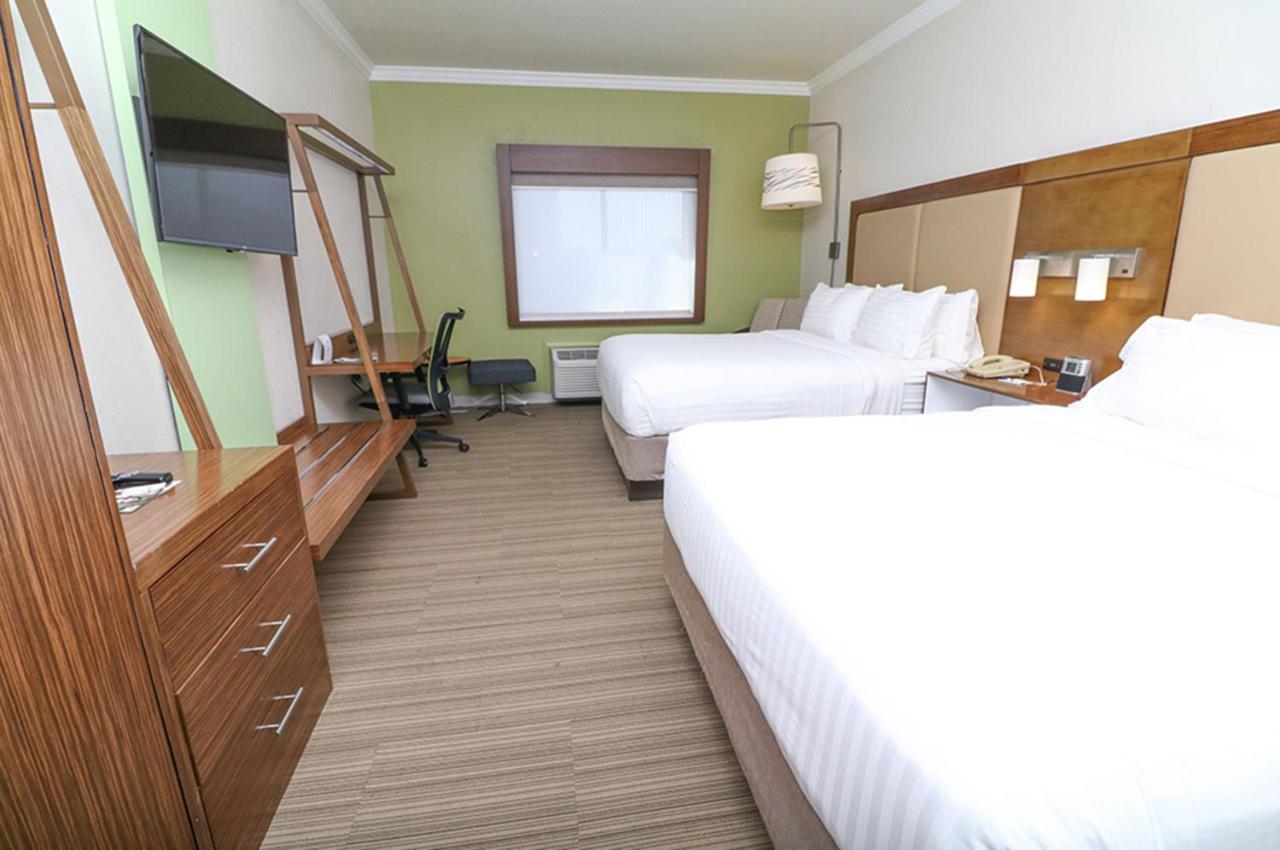 Queen Room with Two Queen Beds at Holiday Inn Express Hotel & Suites Greenville by IHG