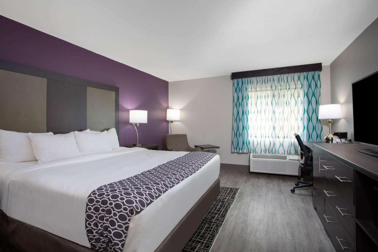 King Room - Mobility Access/Non-Smoking at La Quinta Inn & Suites by Wyndham Roanoke Salem