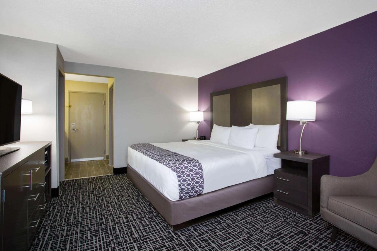 King Room - Non-Smoking at La Quinta Inn & Suites by Wyndham Roanoke Salem