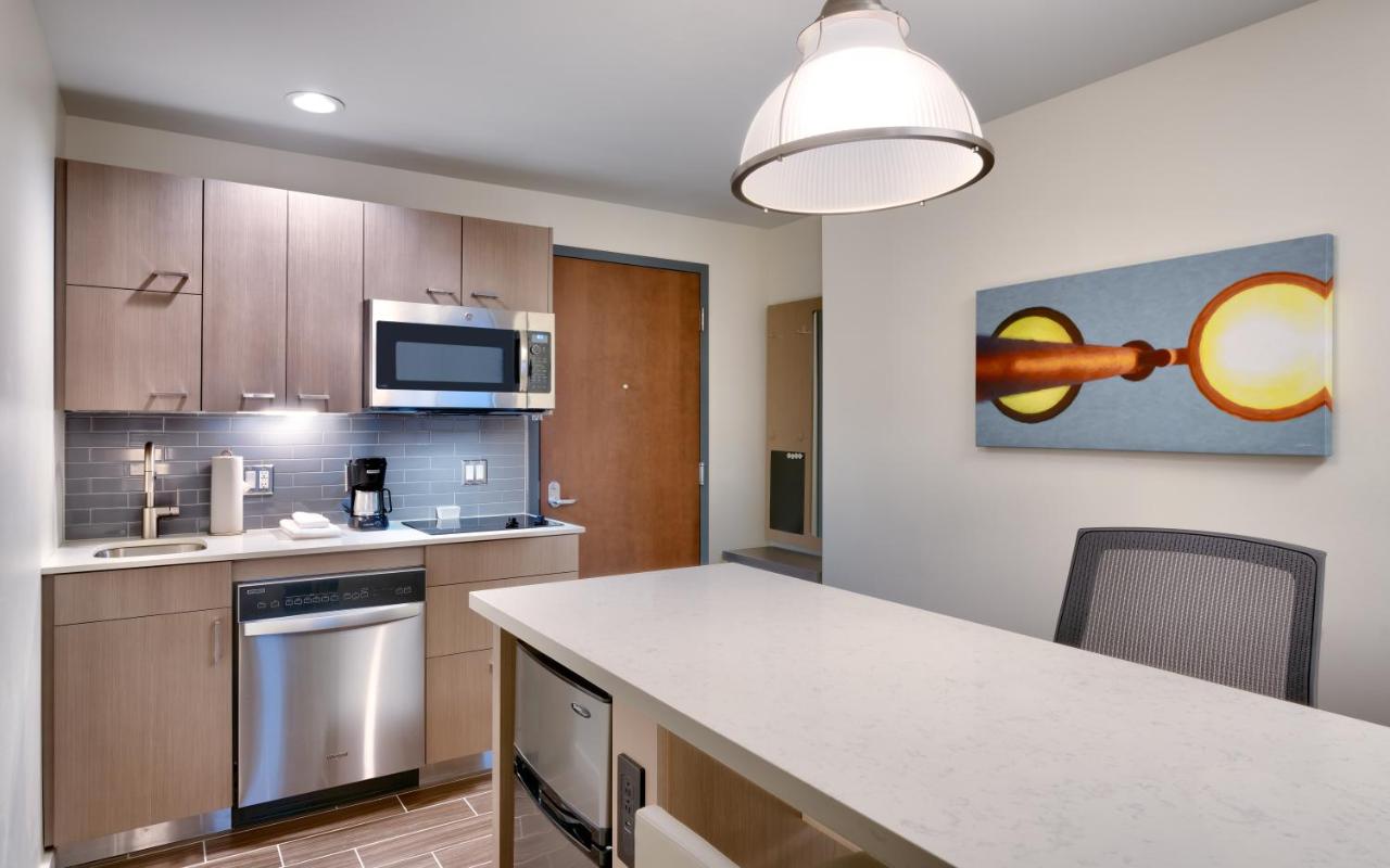 Queen Studio at Hyatt House Provo/ Pleasant Grove