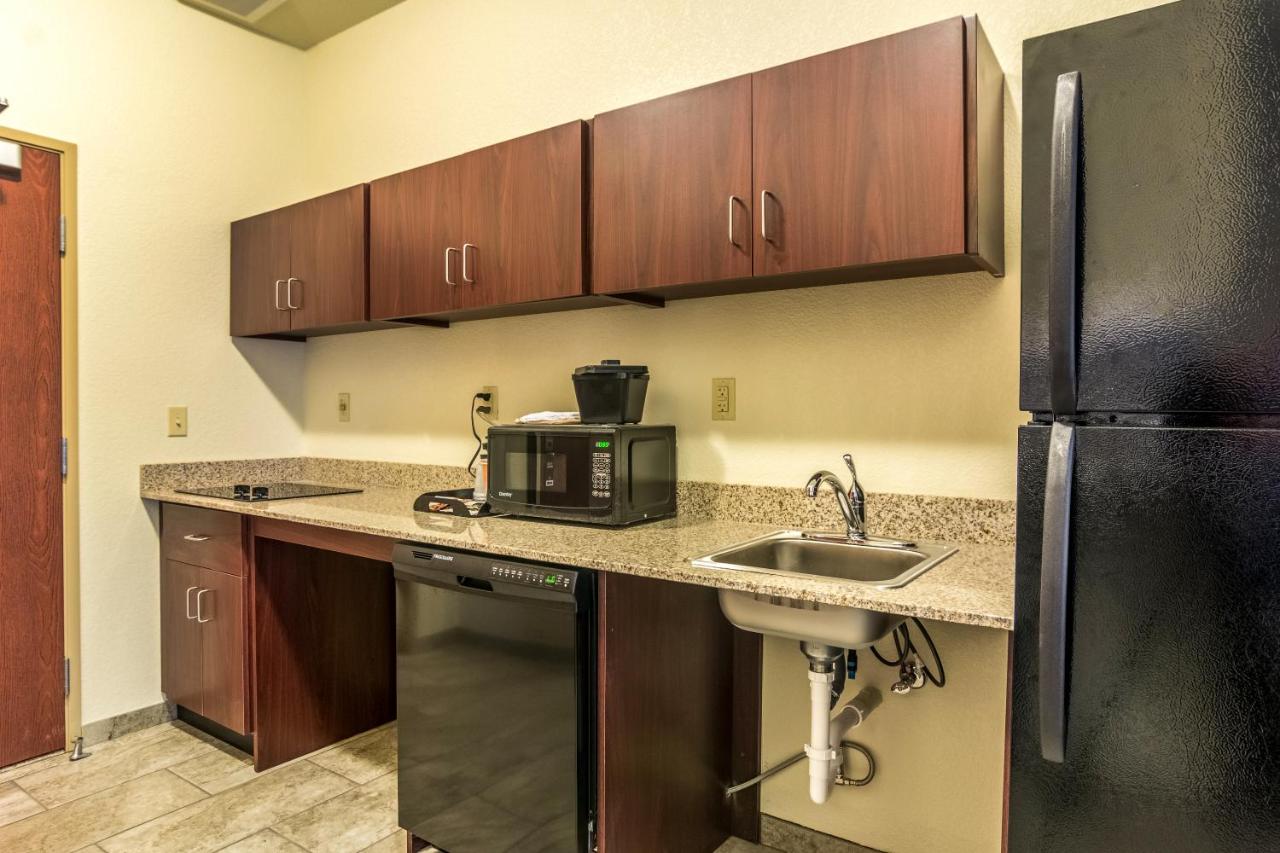 Deluxe King Suite at Cobblestone Hotel & Suites - Greenville