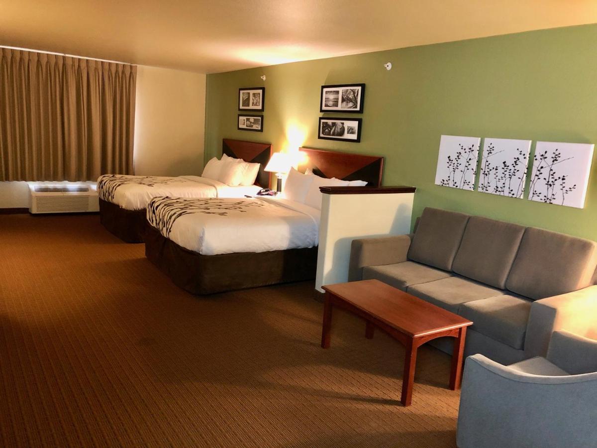 Queen Suite with Two Queen Beds at Sleep Inn & Suites Shamrock